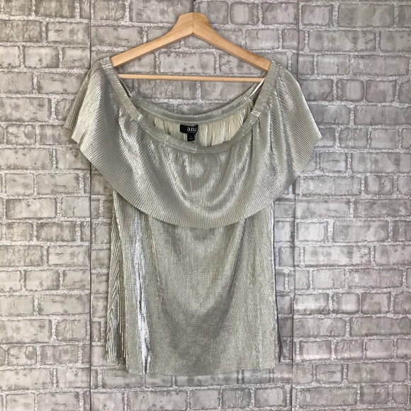 NWT a.n.a Off the Shoulder Plisse Top Size L - Picture 2 of 6